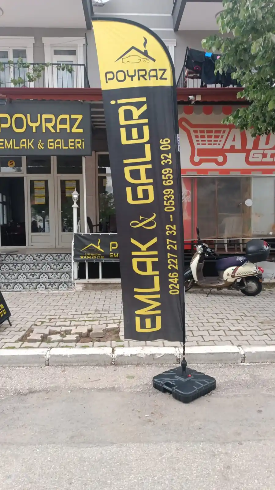 Emlakçı Yelken Bayrağı-1